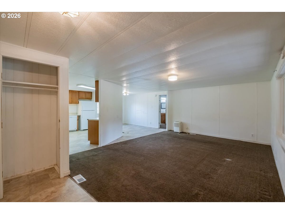 42069 Cut-Off Drive Lebanon, OR 97355 - Photo 14 of 44