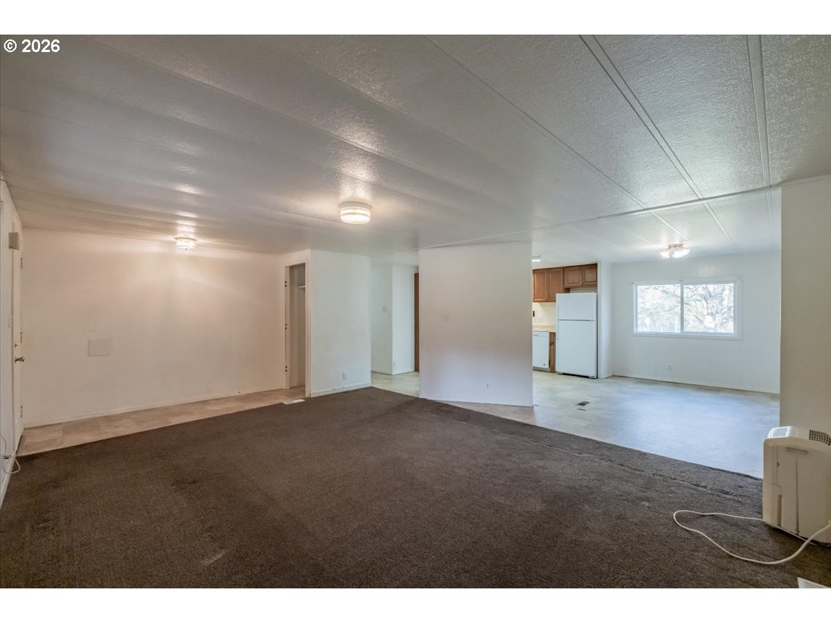 42069 Cut-Off Drive Lebanon, OR 97355 - Photo 15 of 44