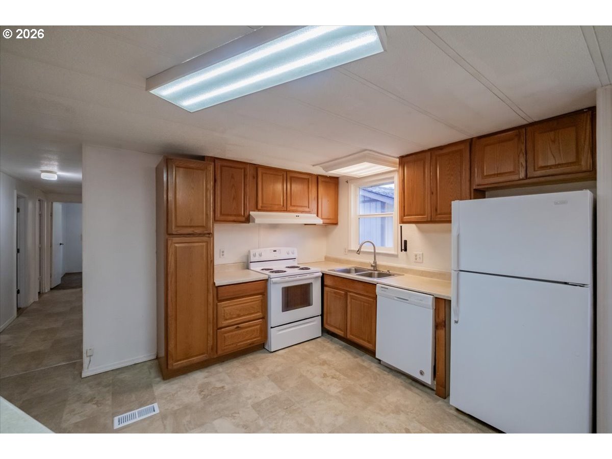 42069 Cut-Off Drive Lebanon, OR 97355 - Photo 17 of 44