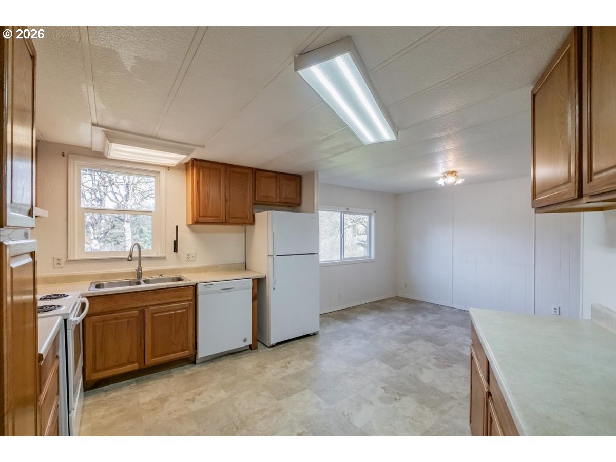 42069 Cut-Off Drive Lebanon, OR 97355 - Photo 18 of 44