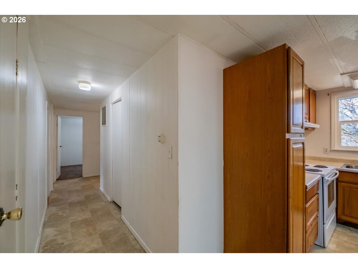 42069 Cut-Off Drive Lebanon, OR 97355 - Photo 19 of 44