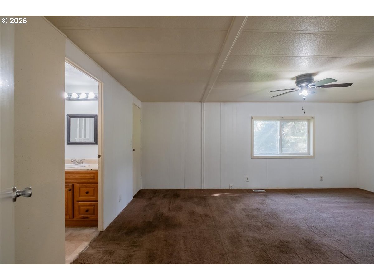 42069 Cut-Off Drive Lebanon, OR 97355 - Photo 20 of 44