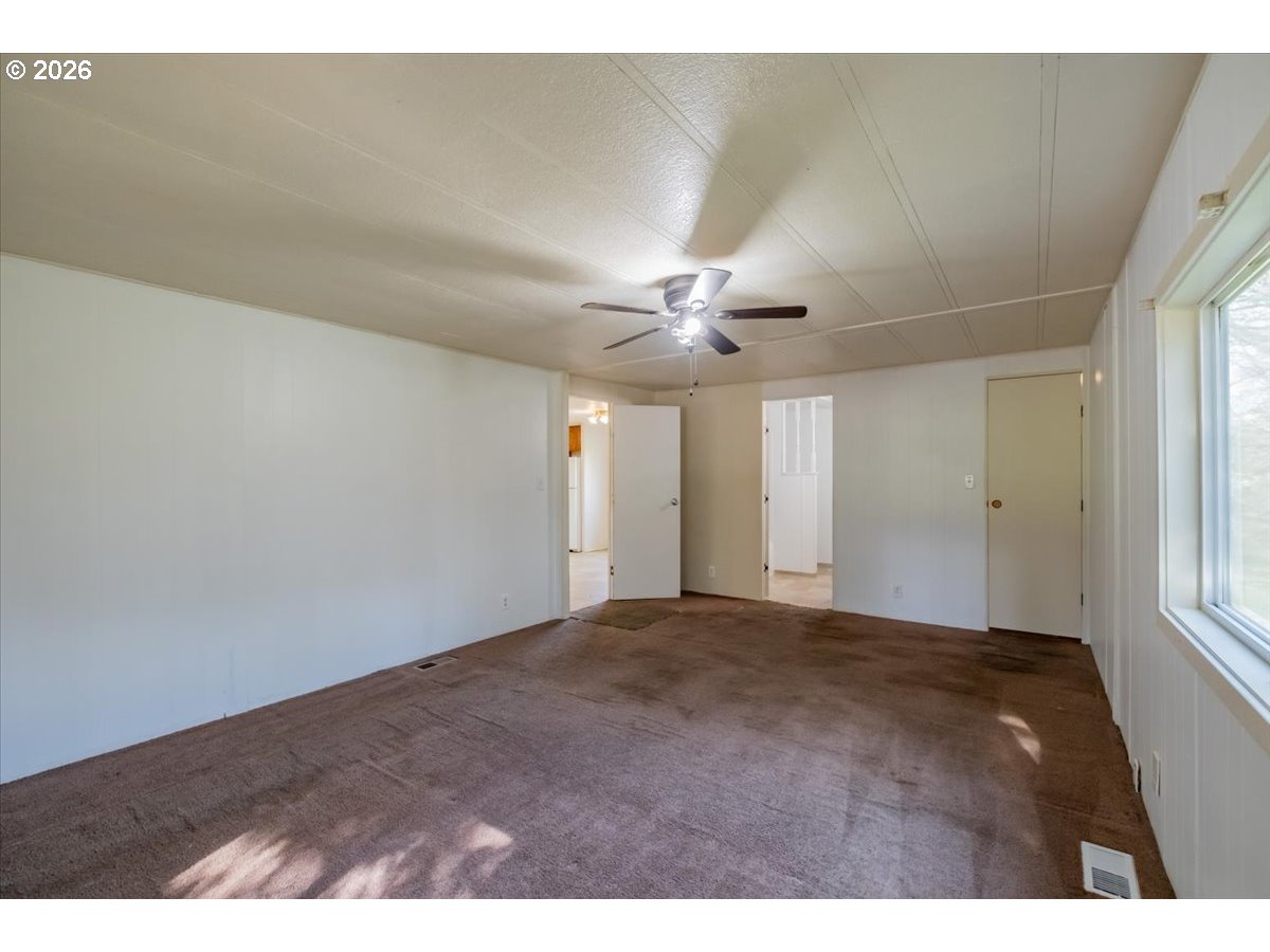 42069 Cut-Off Drive Lebanon, OR 97355 - Photo 21 of 44