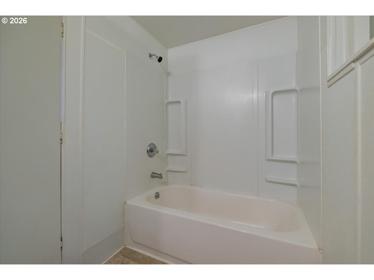 42069 Cut-Off Drive Lebanon, OR 97355 - Photo 23 of 44