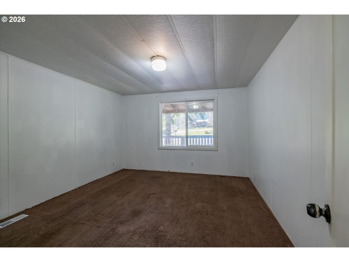 42069 Cut-Off Drive Lebanon, OR 97355 - Photo 25 of 44