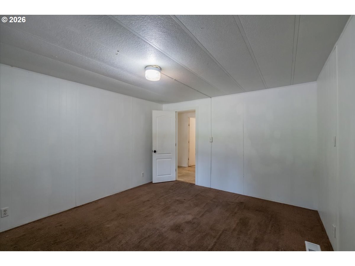 42069 Cut-Off Drive Lebanon, OR 97355 - Photo 26 of 44