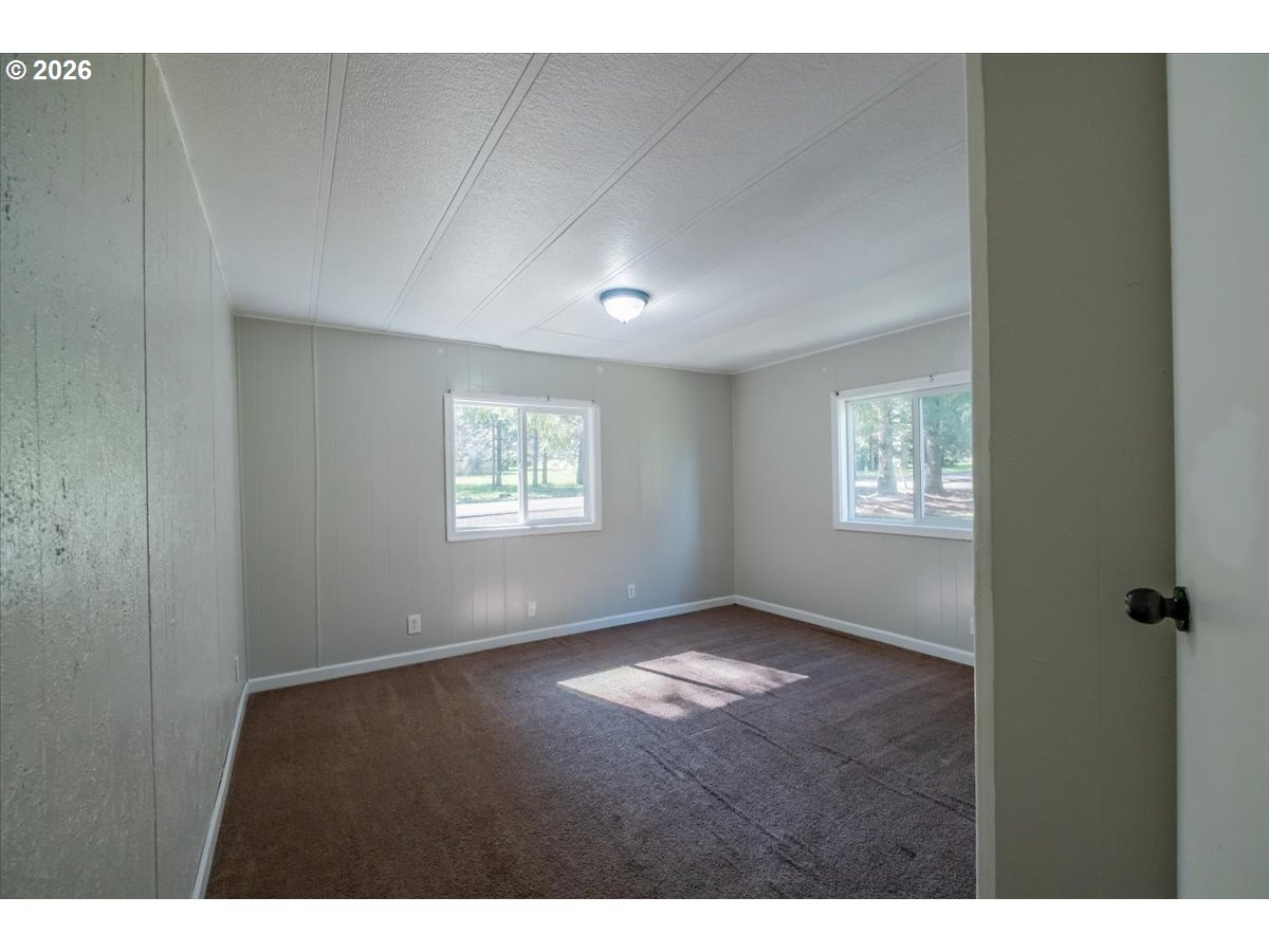 42069 Cut-Off Drive Lebanon, OR 97355 - Photo 27 of 44