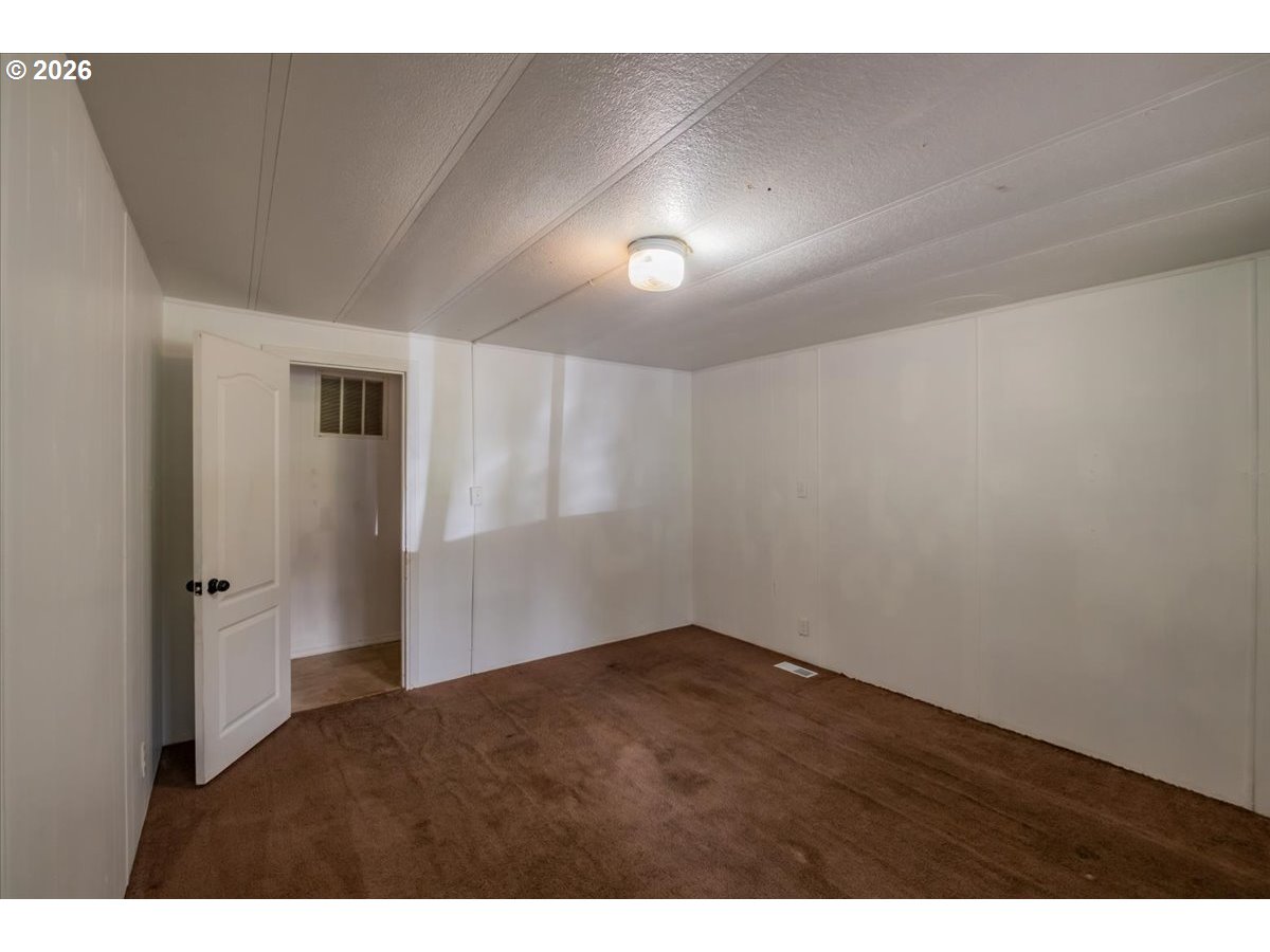 42069 Cut-Off Drive Lebanon, OR 97355 - Photo 32 of 44