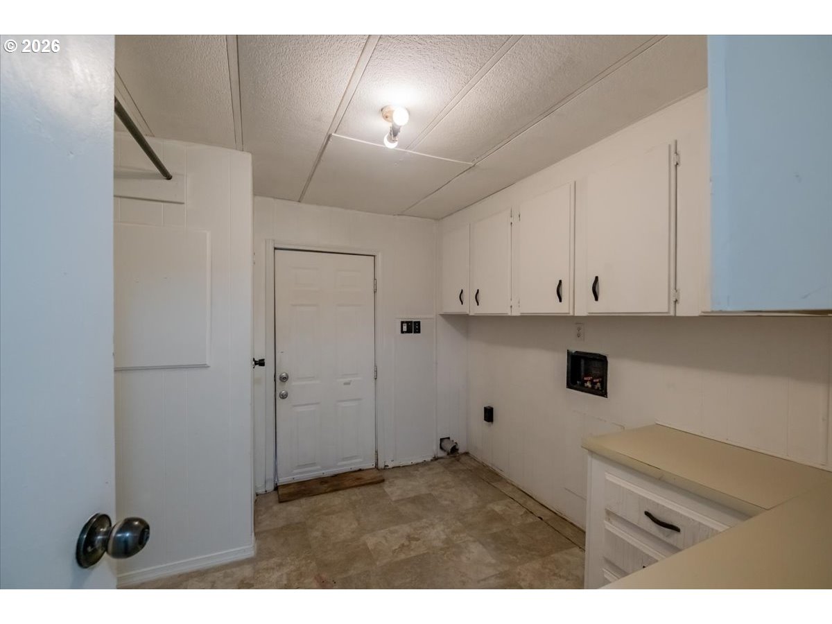 42069 Cut-Off Drive Lebanon, OR 97355 - Photo 35 of 44