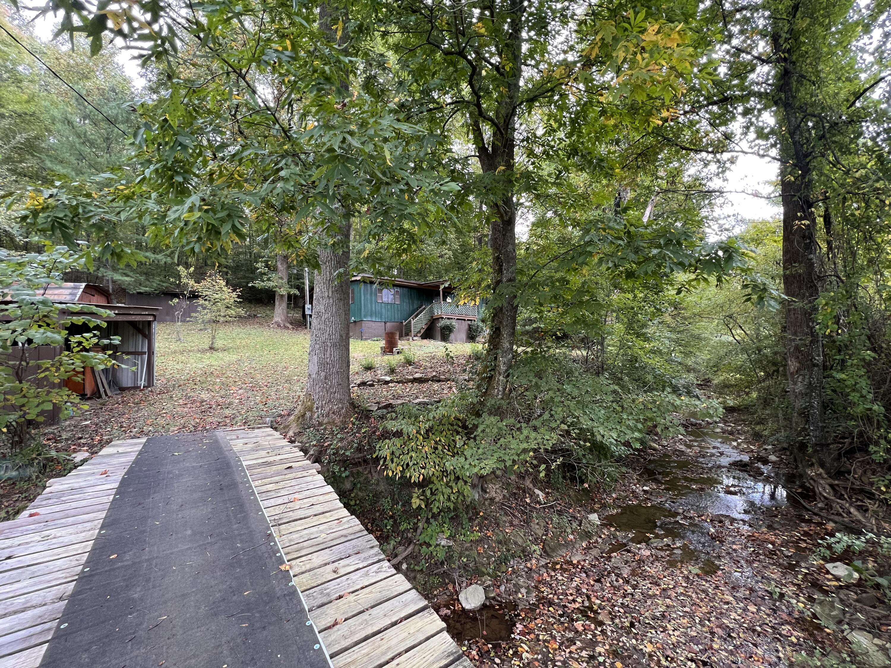 194 Lick Fork Road Middlesboro, KY 40965 - Photo 4 of 25 A789CA13-02FC-4B95-8A8F-CDA02D55786C