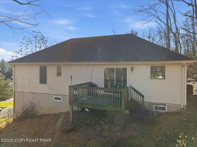 $299,900 | 102 Longshore Circle, East Stroudsburg, PA 18302