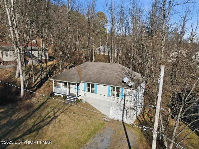 $299,900 | 102 Longshore Circle, East Stroudsburg, PA 18302