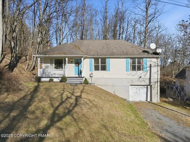 $299,900 | 102 Longshore Circle, East Stroudsburg, PA 18302