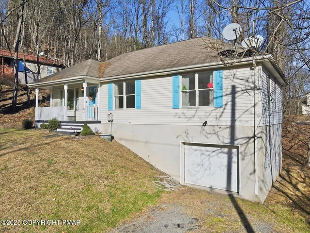 $299,900 | 102 Longshore Circle, East Stroudsburg, PA 18302