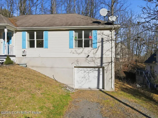 $299,900 | 102 Longshore Circle, East Stroudsburg, PA 18302