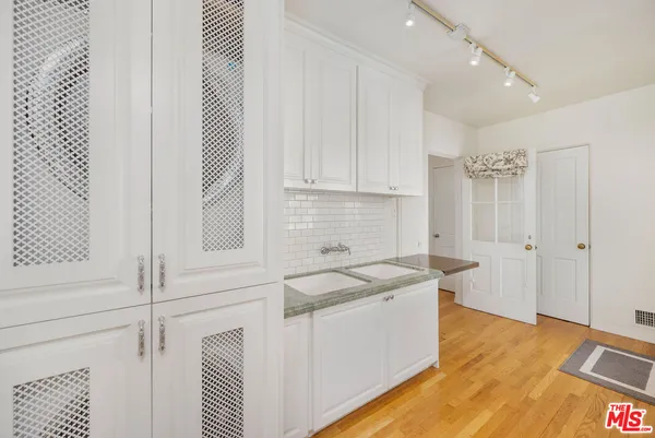 $2,499,000 | 2120 Outpost Drive, Los Angeles, CA 90068