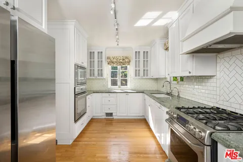 $2,499,000 | 2120 Outpost Drive, Los Angeles, CA 90068
