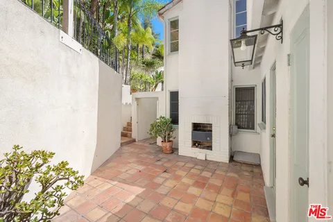 $2,499,000 | 2120 Outpost Drive, Los Angeles, CA 90068