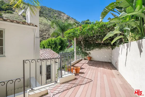 $2,499,000 | 2120 Outpost Drive, Los Angeles, CA 90068