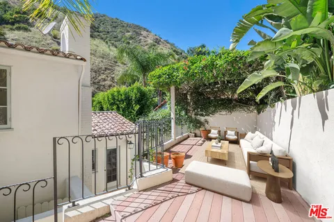 $2,499,000 | 2120 Outpost Drive, Los Angeles, CA 90068