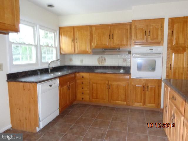 4811 Round Hill Road Frederick, MD 21702 - Photo 3 of 13 Kitchen