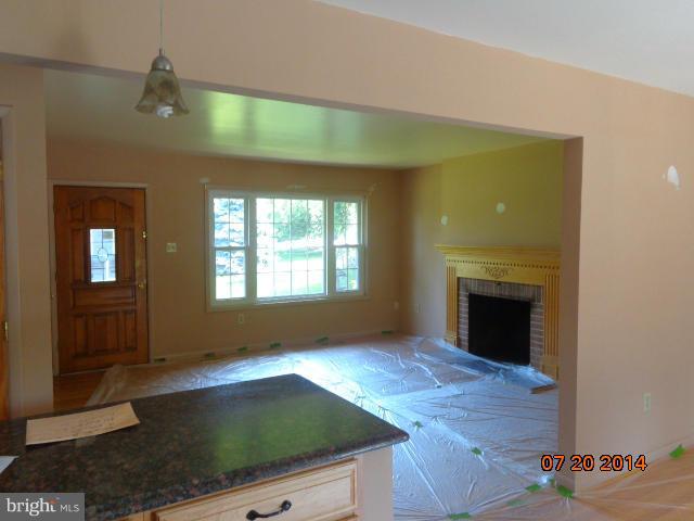 4811 Round Hill Road Frederick, MD 21702 - Photo 6 of 13 Living Room