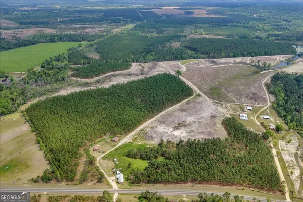 a view of a back yard of the house