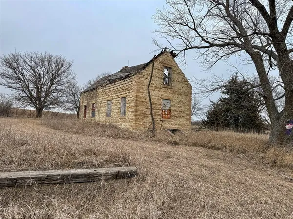 $1,631,168 | 0 Gilsen Creek Road, Onaga, KS 66521