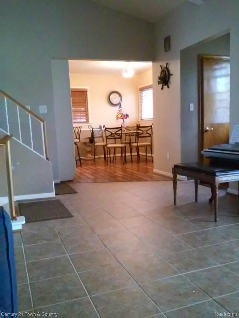 18050 Rainbow Road Fraser, MI 48026 - Photo 10 of 42 10.jpg