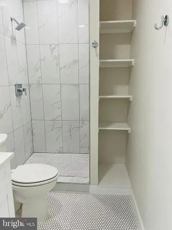 a bathroom with a toilet and a shower