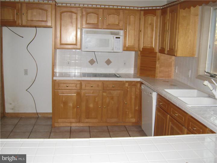 2068 St Peters Road Pottstown, PA 19465 - Photo 6 of 11 Kitchen