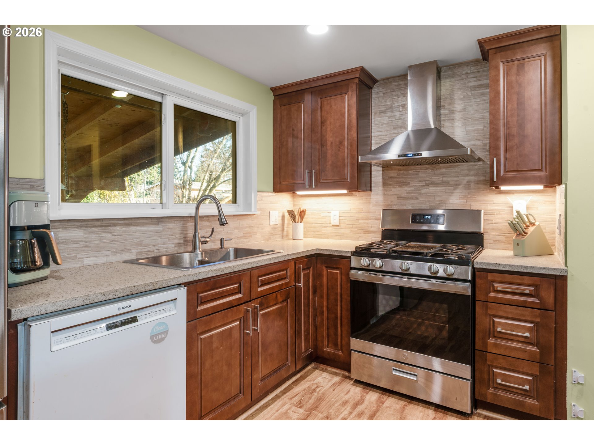 16627 Southeast Bush Street Portland, OR 97236 - Photo 13 of 48