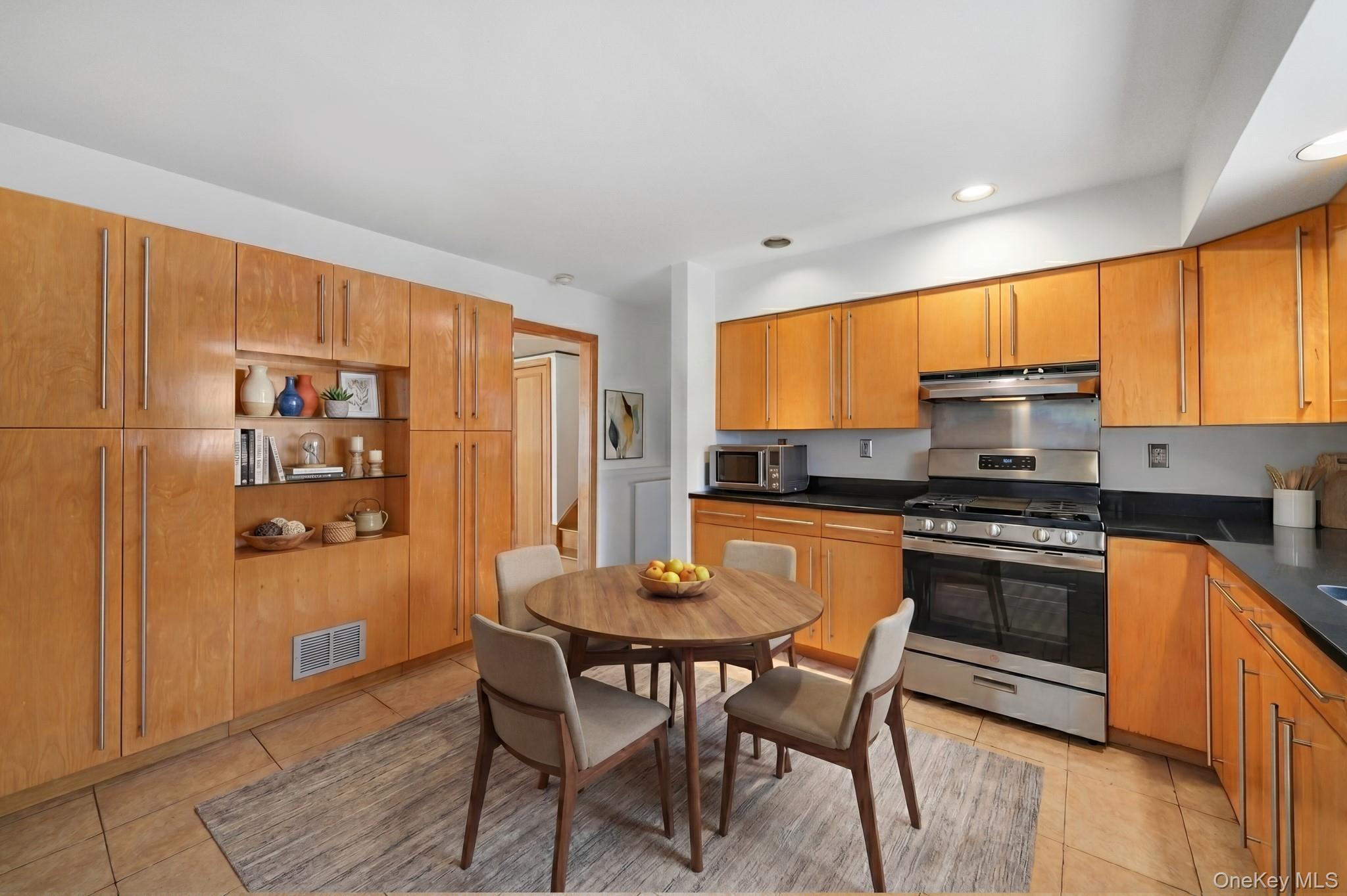 143 Darling Avenue New Rochelle, NY 10804 - Photo 8 of 27