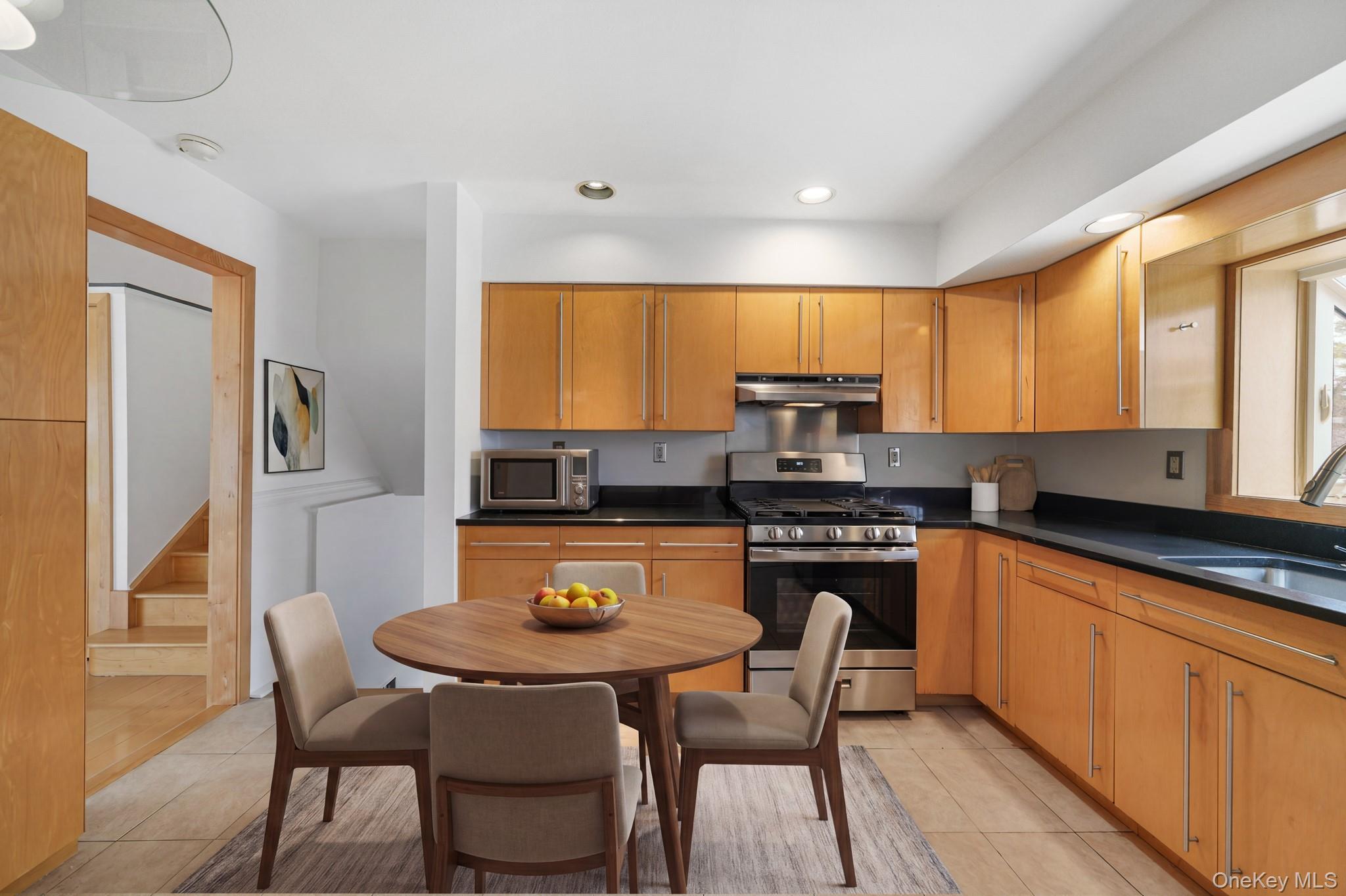 143 Darling Avenue New Rochelle, NY 10804 - Photo 9 of 27