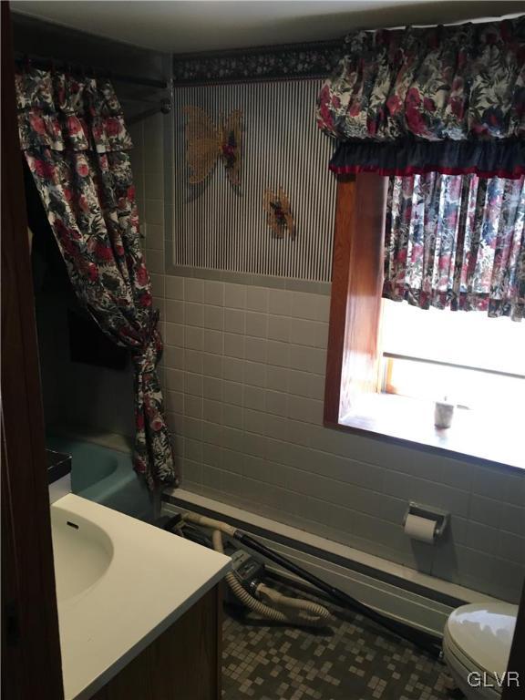 695 Creek Road Bath, PA 18014 - Photo 5 of 22 Gallery Image 5