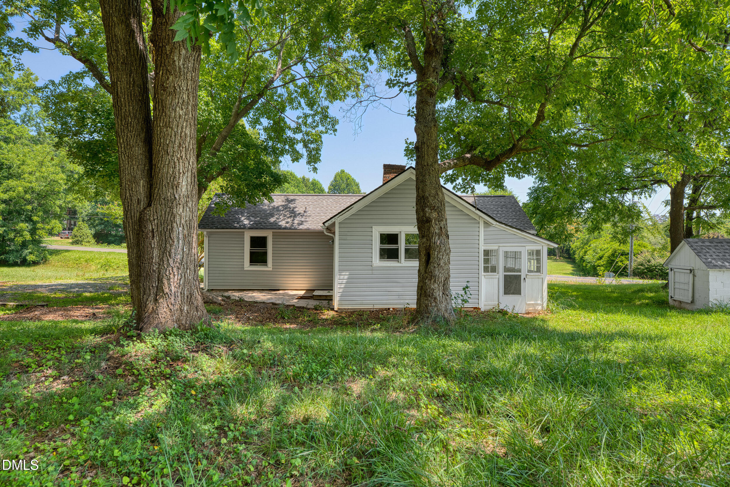 18 -4956 thom rd, exterior