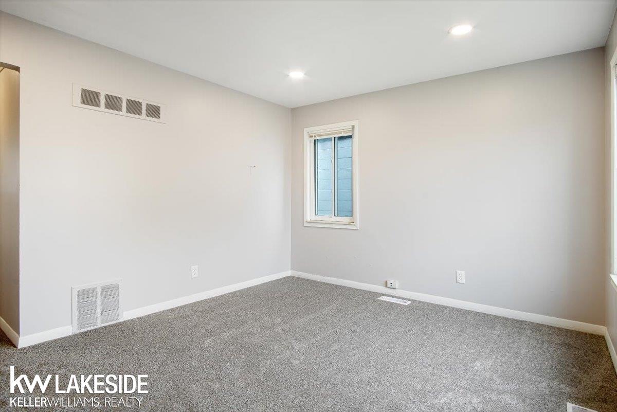 8111 Rivard Avenue Warren, MI 48089 - Photo 4 of 25 50170713-B5428593-022D-4D74-8894-8941F5E4362D.JPG