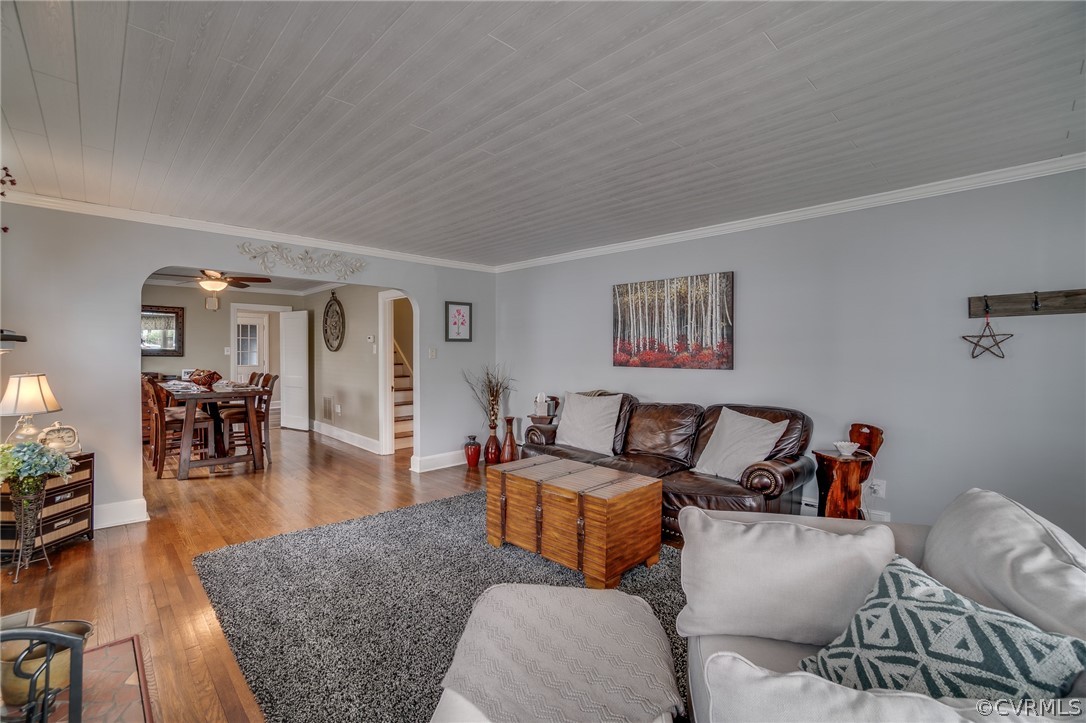 58 Alleghany Road Hampton, VA 23661 - Photo 8 of 39 a living room with furniture and wooden floor
