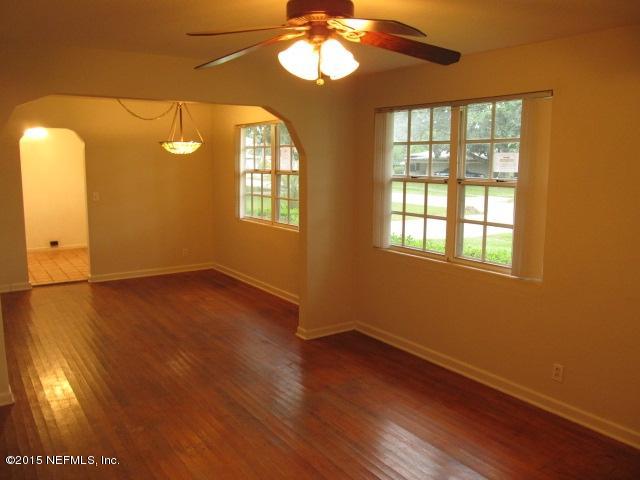 2069 Ryar Road Jacksonville, FL 32216 - Photo 3 of 11 Living Room View 2