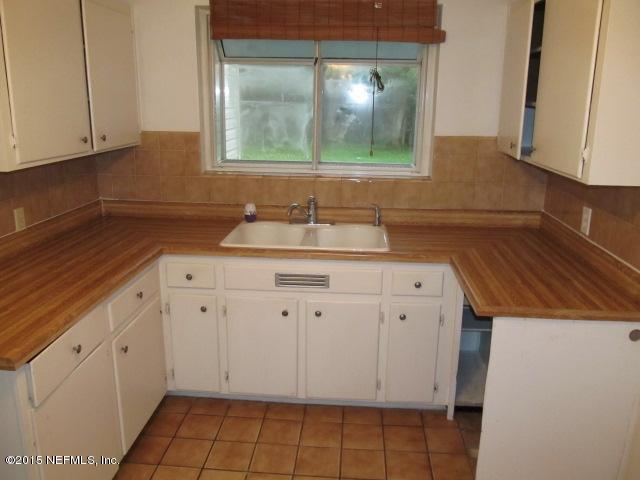 2069 Ryar Road Jacksonville, FL 32216 - Photo 6 of 11 Ktichen