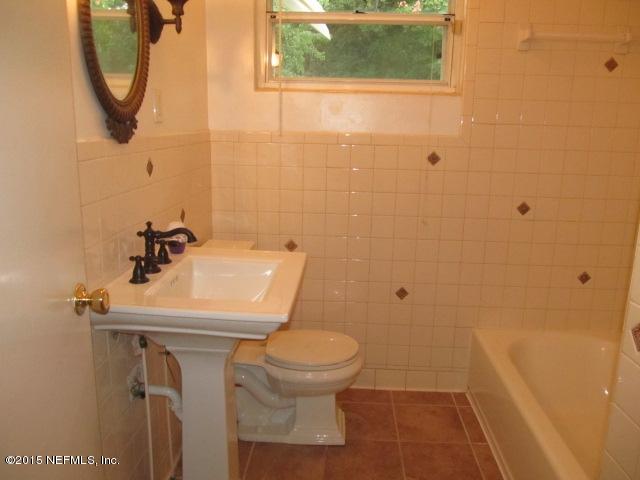 2069 Ryar Road Jacksonville, FL 32216 - Photo 8 of 11 Bathroom