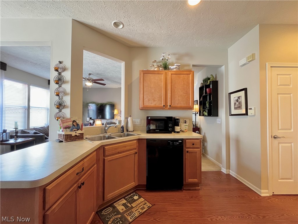 991 Croghan Way Akron, OH 44321 - Photo 3 of 25 Kitchen appliances included