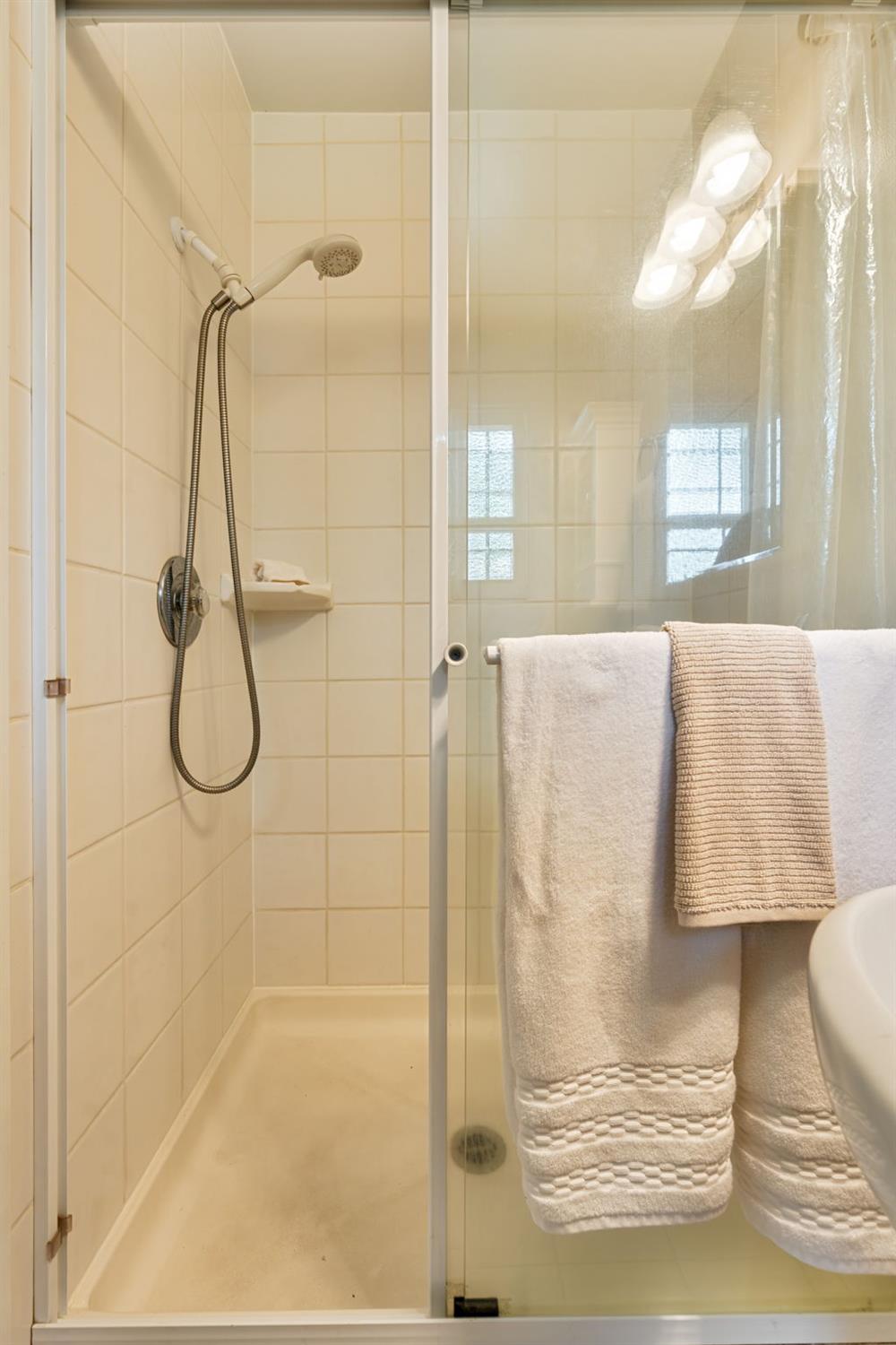 5422 Earnell Street Carmichael, CA 95608 - Photo 24 of 39 a bathroom with a shower