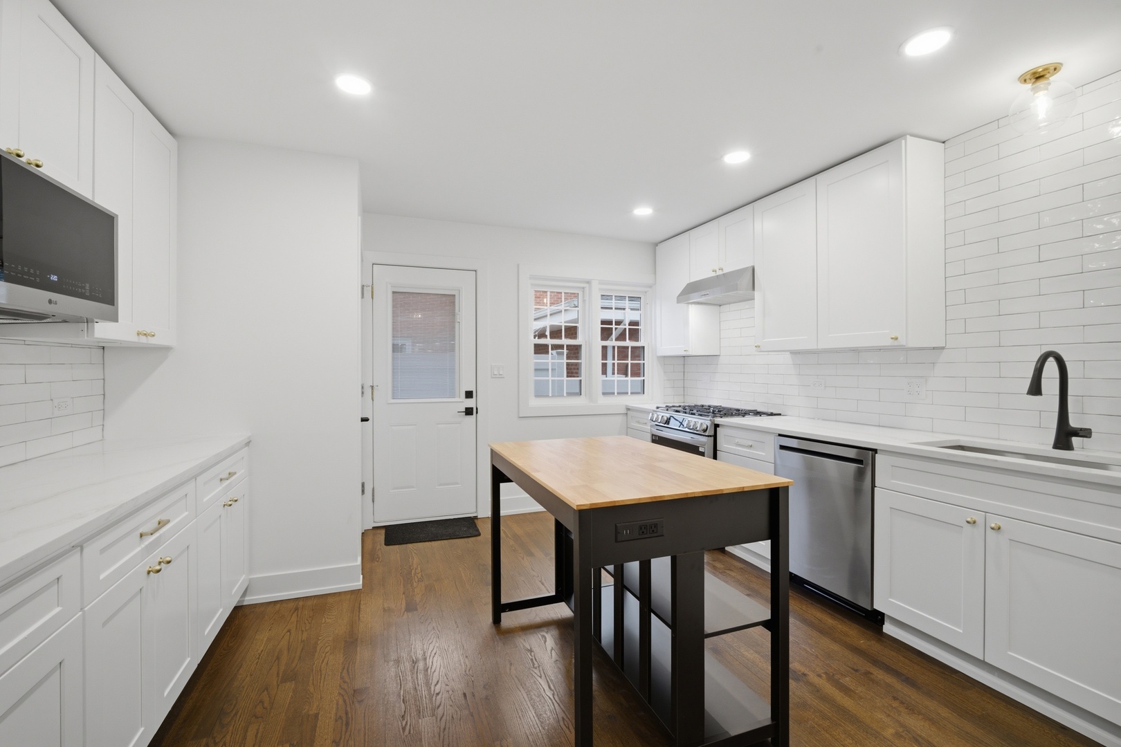 2141 Walnut Street Park Ridge, IL 60068 - Photo 6 of 22 Gallery Image 6