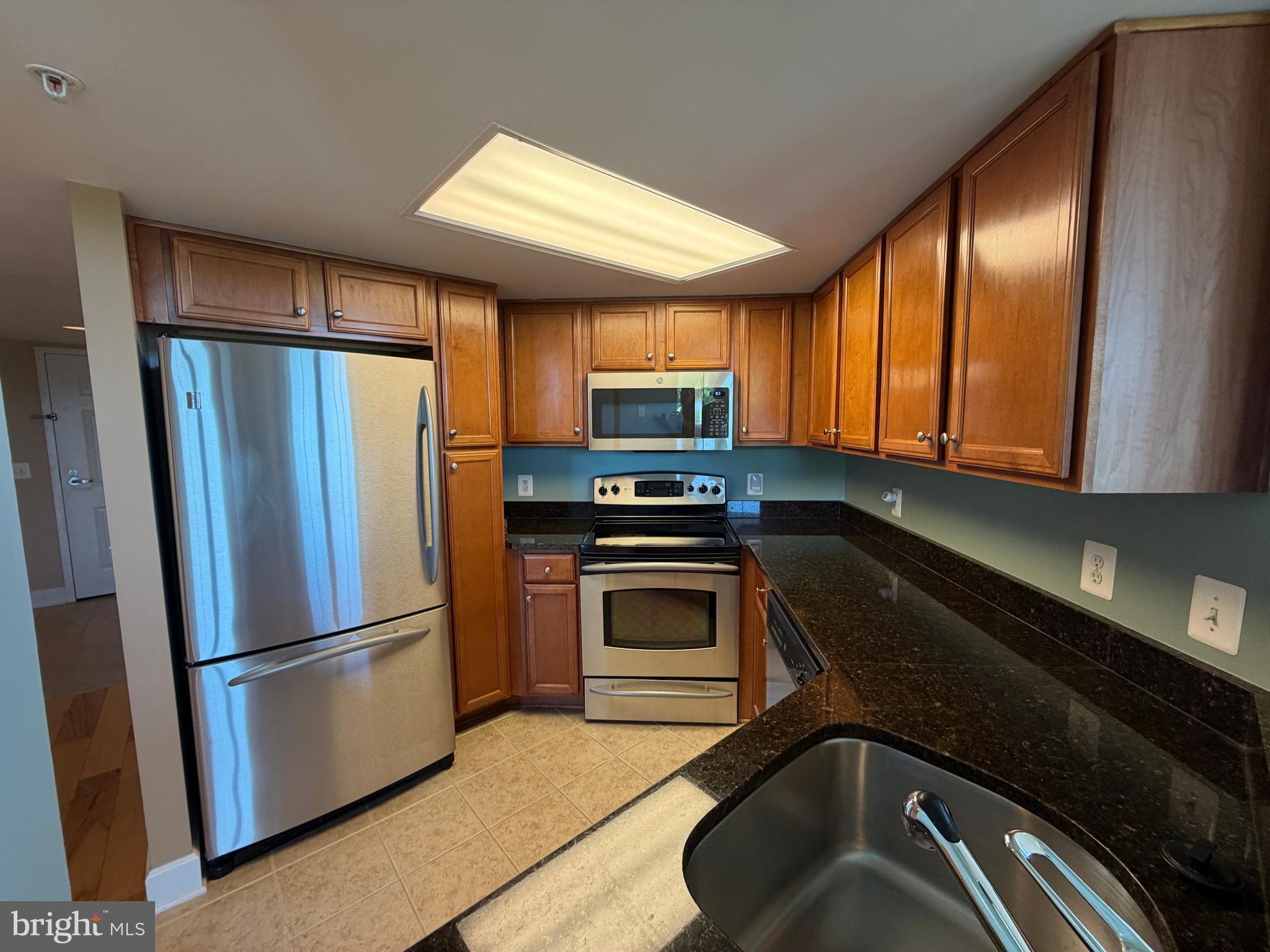 11800 Sunset Hills Road, Unit 422 Reston, VA 20190 - Photo 5 of 36 Updated Kitchen