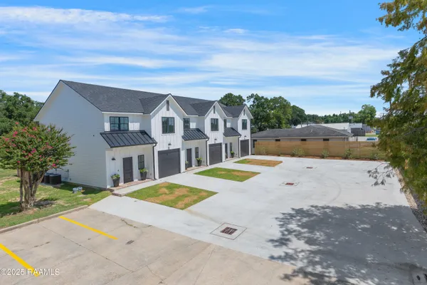 $297,500 | 424 Eraste Landry Road, Lafayette, LA 70506