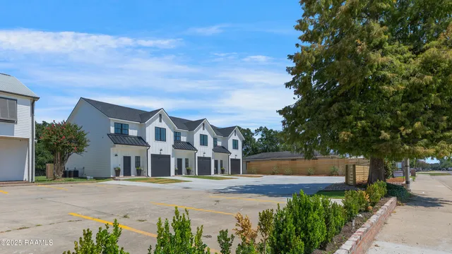 $297,500 | 424 Eraste Landry Road, Lafayette, LA 70506