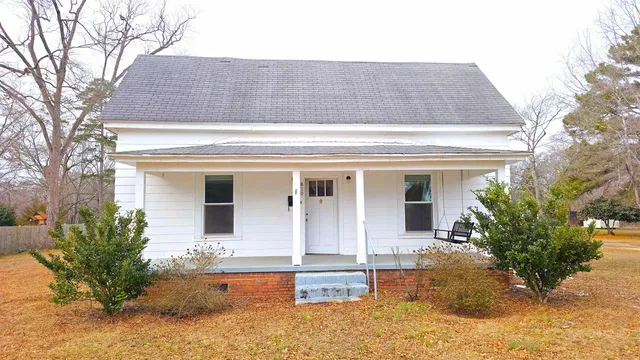 $210,000 | 810 Chestnut Street, Laurens, SC 29360