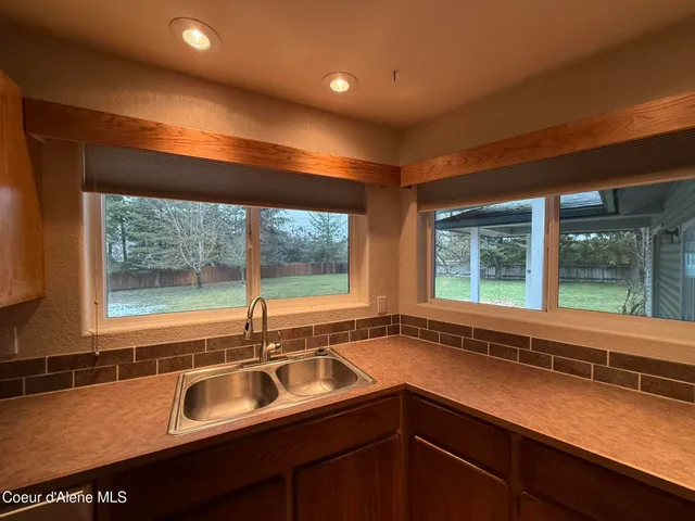 $882,000 | 7959 North Valley Street, Dalton Gardens, ID 83815