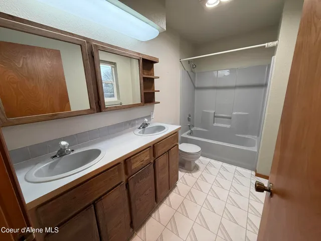 $882,000 | 7959 North Valley Street, Dalton Gardens, ID 83815